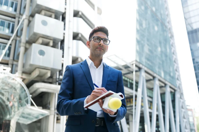 Estudia Ingeniería Comercial de las Carreras Advance de Universidad SEK, periodo 2026