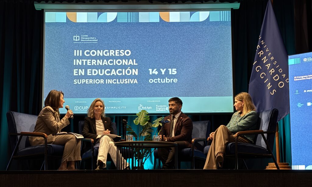 Rectora Eva Flandes junto a autoridades y representantes académicos en el III Congreso Internacional de Educación Superior Inclusiva.